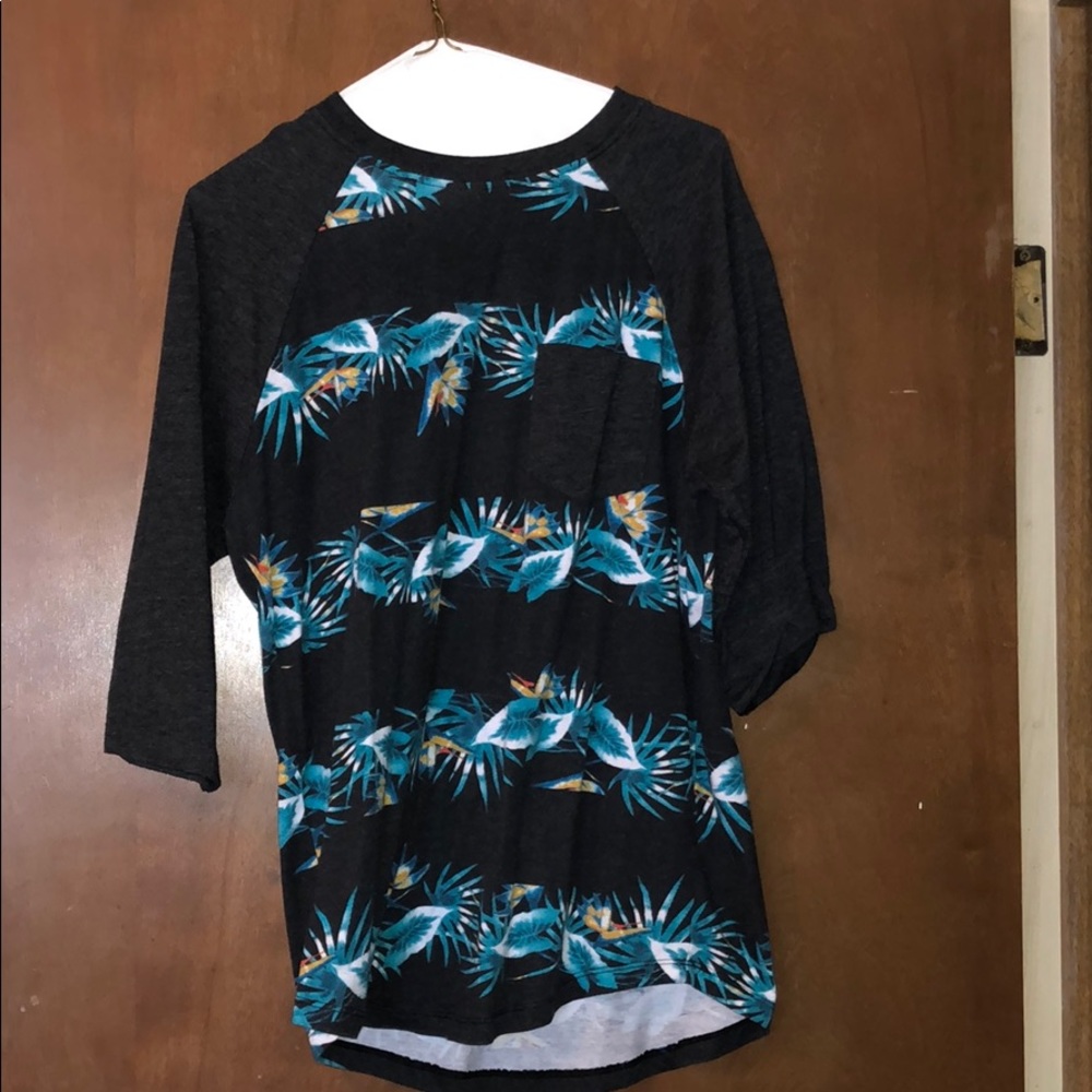 Quarter sleeve T-shirt